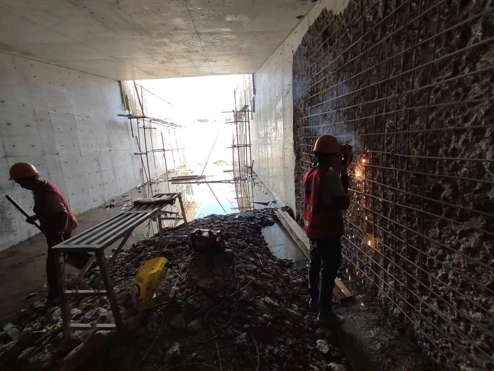 马村挖断承重墙导致楼体开裂，加固施工方案出炉